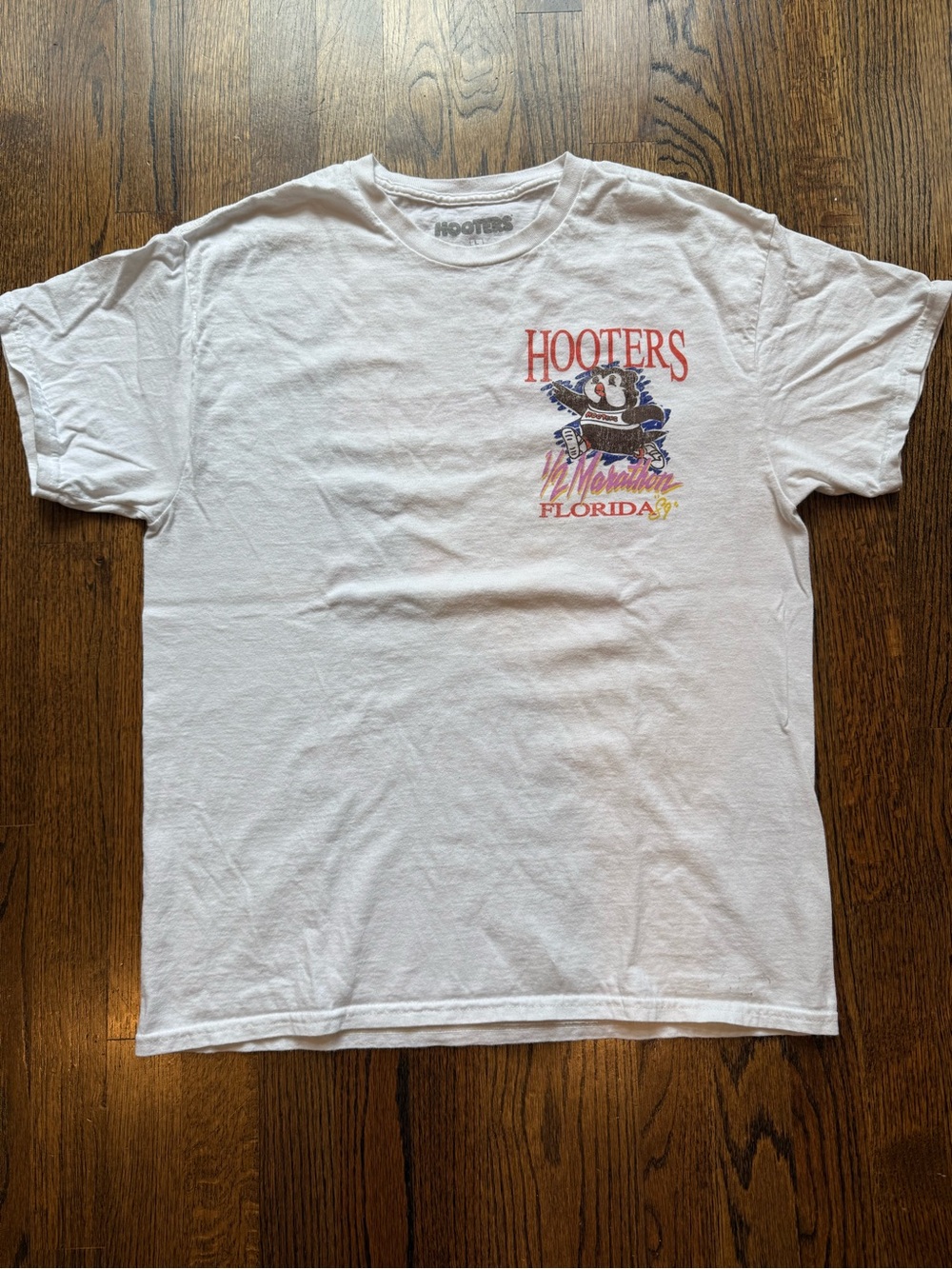 PacSun White Hooters Florida Graphic Short Sleeve Tee